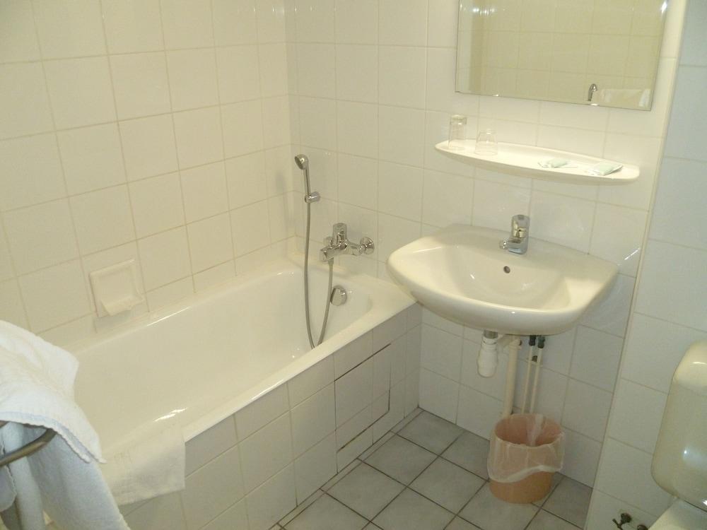 Gloria & Avenue Hotel Lourdes